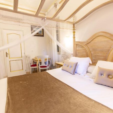 Chambre A Baldaquin Maison De L'Eglise Du Couvent Нарбон Екстериор снимка
