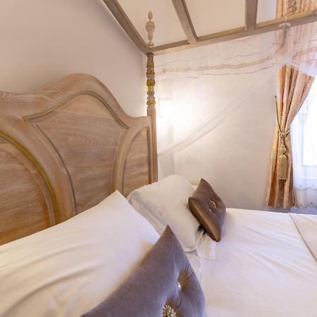 Chambre A Baldaquin Maison De L'Eglise Du Couvent Нарбон Екстериор снимка
